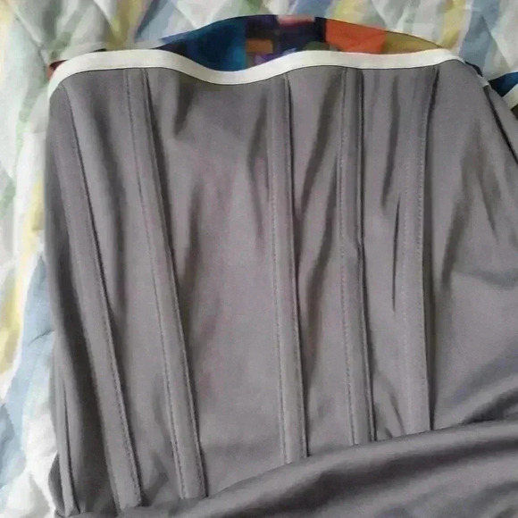 Beautiful dress with geometric design - Picture 5 of 7